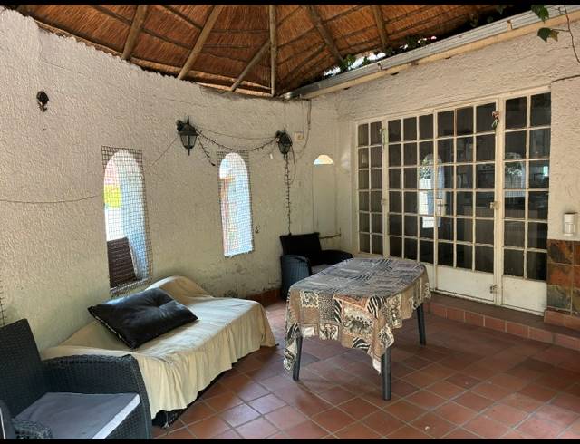 5 BEDROOM FREEHOLD FOR SALE IN CROYDON